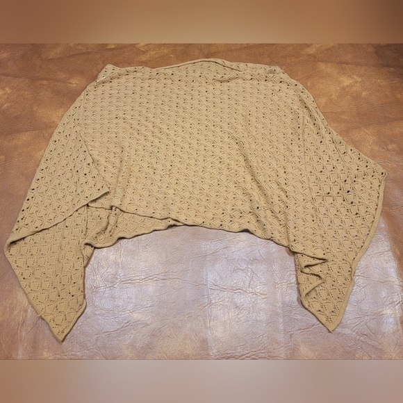 Tan color quilted hollow out shawl - Picture 2 of 3